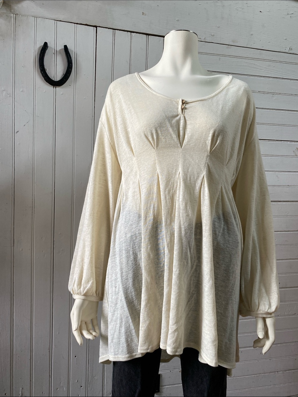 FP Beach Women's Cream Scoop-Neck Long Sleeve Tunic with Front Keyhole